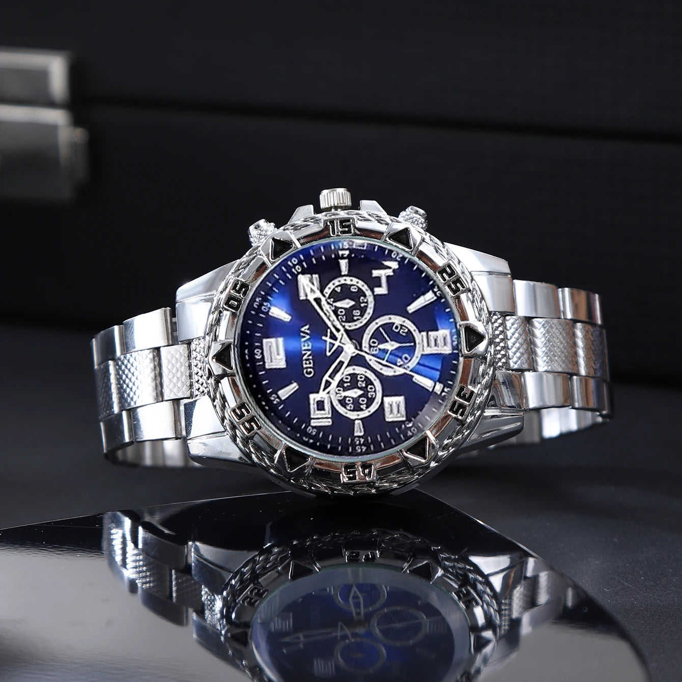 Men's Fashion & Business Casual Quartz Watches - Round Alloy Case, Three-Eye Design, Large Dial, Christmas Gifts