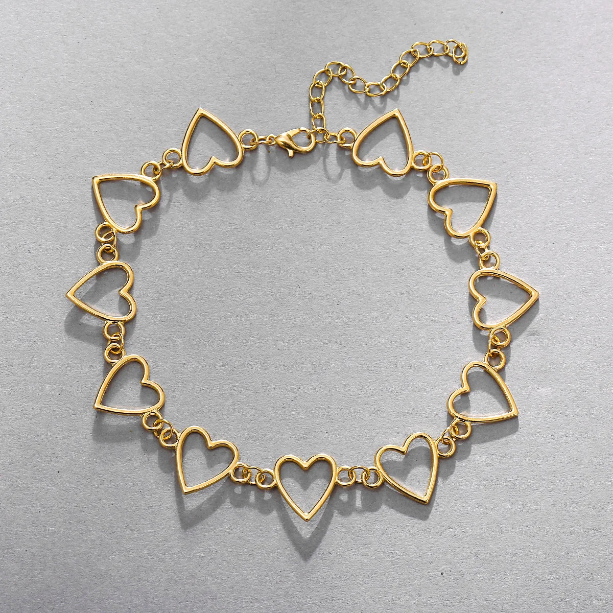 2025 New Alloy Necklace Creative European Minimalist Ladies Hollow Heart Choker Design Jewelry Accessory