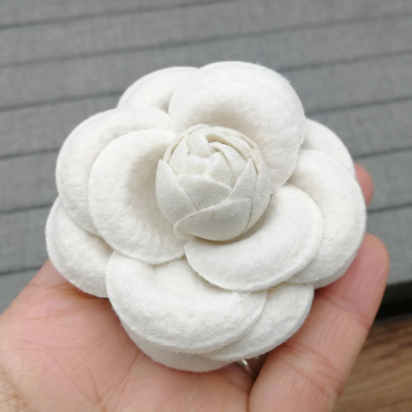 Big Fabric Camellia Brooch Luxury Imitation Wool Pin Brooches for Women Fashion Clothes Corsage Jewelry Accessories Wholesale