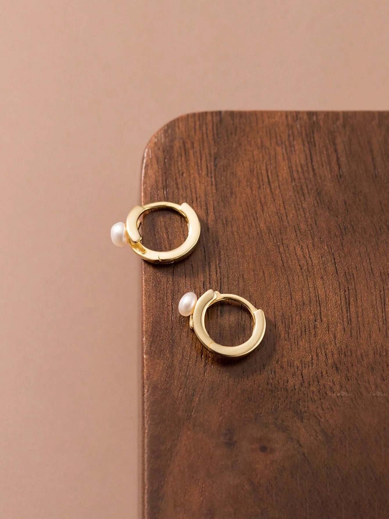 A pair of French gold double-layer pearl curved pearl double-strand earrings