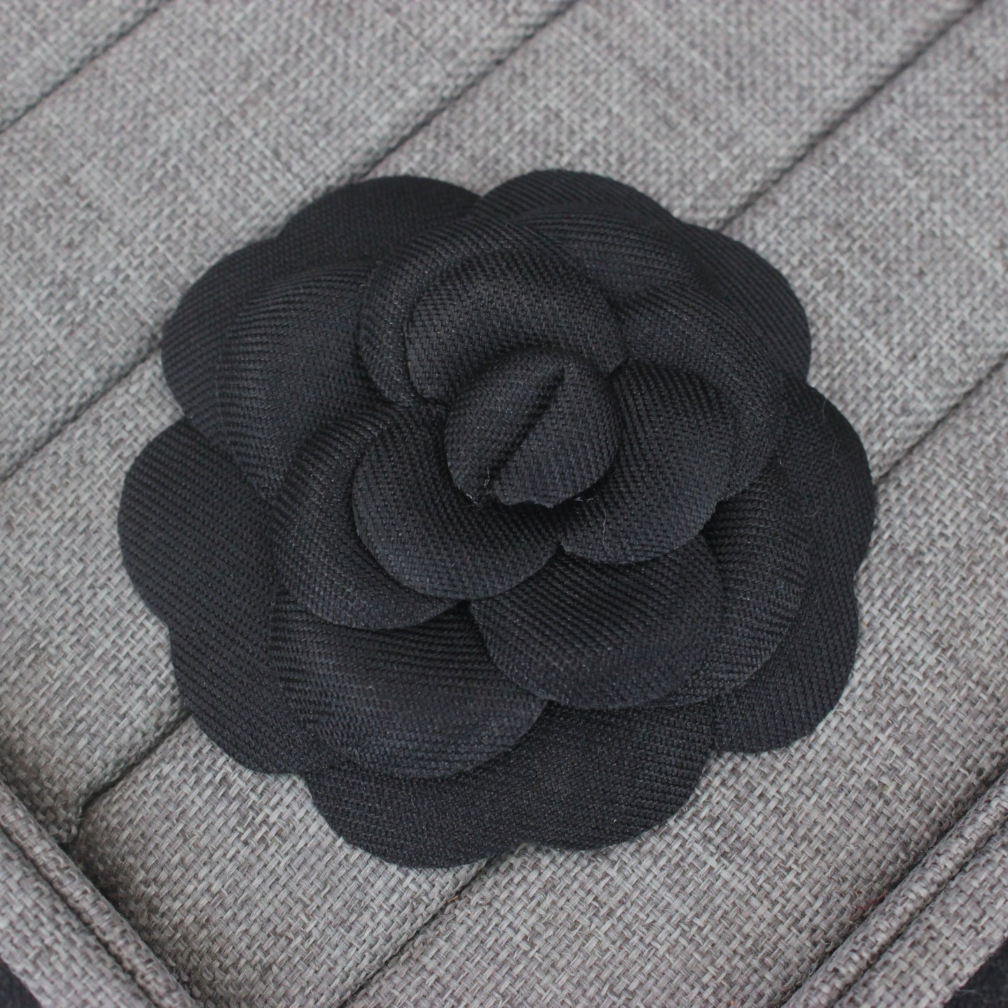 Big Fabric Camellia Brooch Luxury Imitation Wool Pin Brooches for Women Fashion Clothes Corsage Jewelry Accessories Wholesale