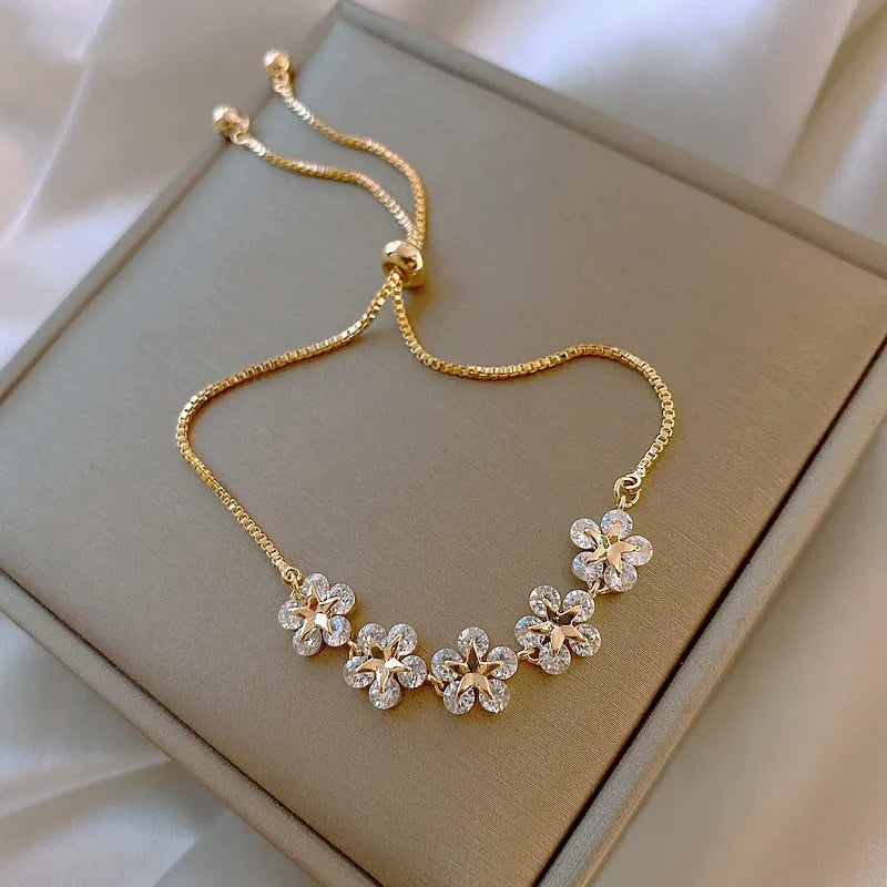 2025 New Korean Petal High-End Sensation Bracelet for Women Popular Student BFF Simple Ins Unique Design Personality Jewelry