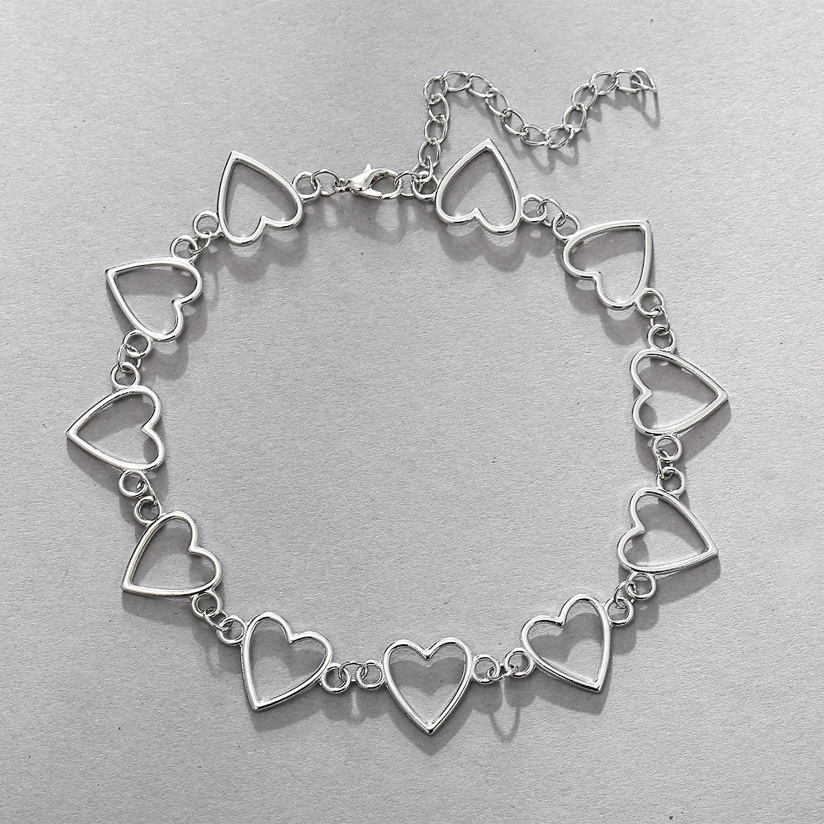 2025 New Alloy Necklace Creative European Minimalist Ladies Hollow Heart Choker Design Jewelry Accessory