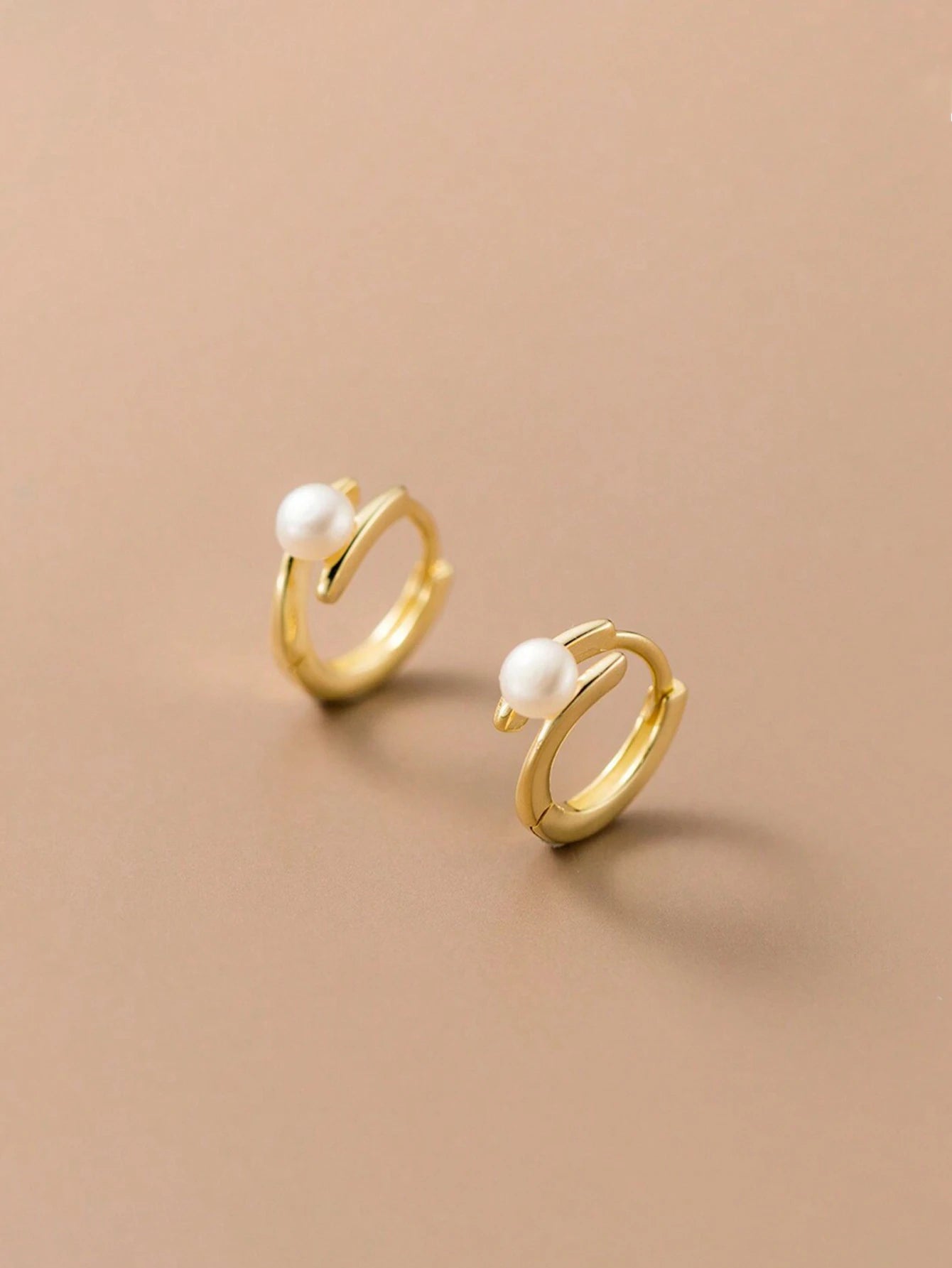 A pair of French gold double-layer pearl curved pearl double-strand earrings