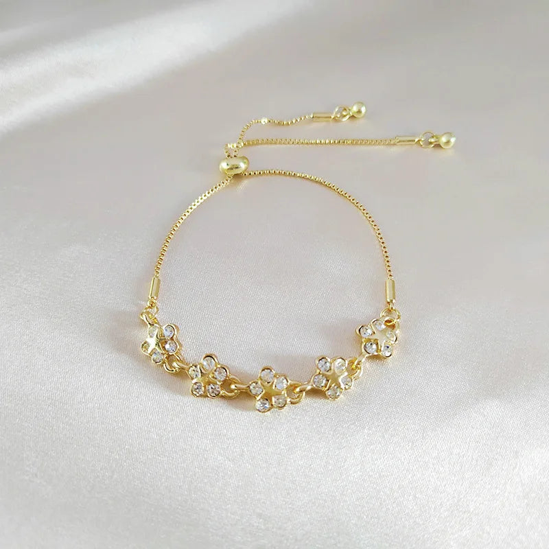 2025 New Korean Petal High-End Sensation Bracelet for Women Popular Student BFF Simple Ins Unique Design Personality Jewelry
