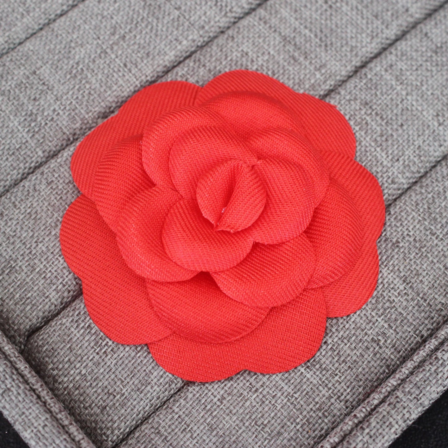 Big Fabric Camellia Brooch Luxury Imitation Wool Pin Brooches for Women Fashion Clothes Corsage Jewelry Accessories Wholesale