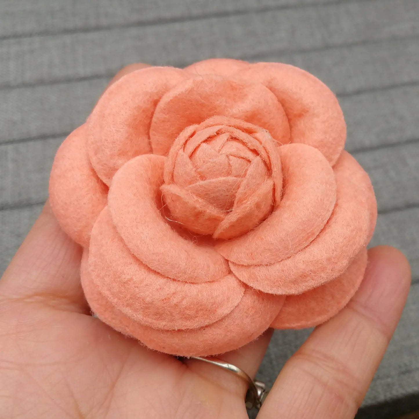 Big Fabric Camellia Brooch Luxury Imitation Wool Pin Brooches for Women Fashion Clothes Corsage Jewelry Accessories Wholesale