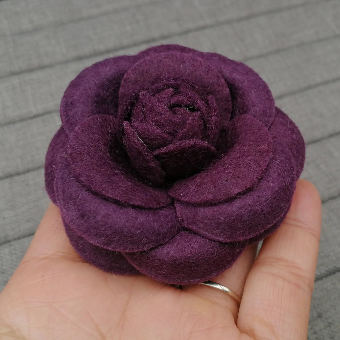 Big Fabric Camellia Brooch Luxury Imitation Wool Pin Brooches for Women Fashion Clothes Corsage Jewelry Accessories Wholesale