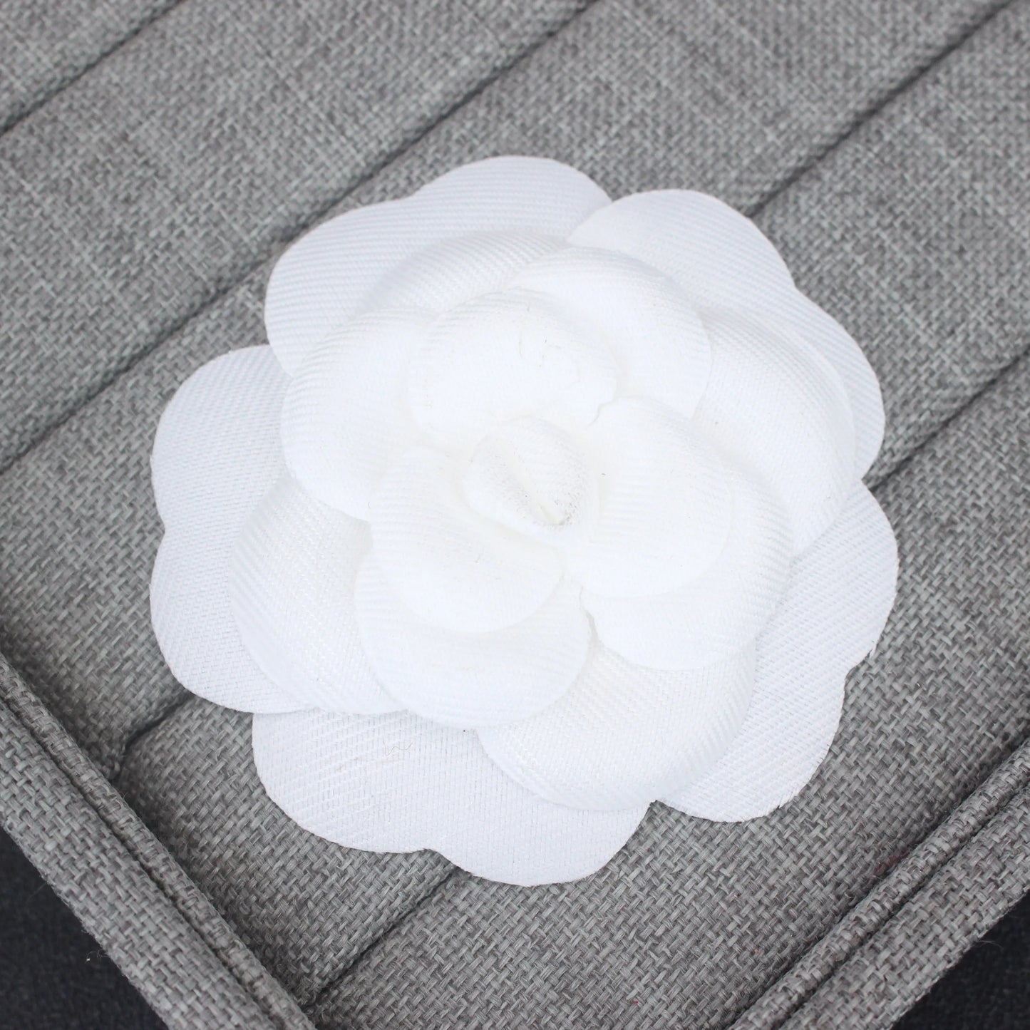 Big Fabric Camellia Brooch Luxury Imitation Wool Pin Brooches for Women Fashion Clothes Corsage Jewelry Accessories Wholesale