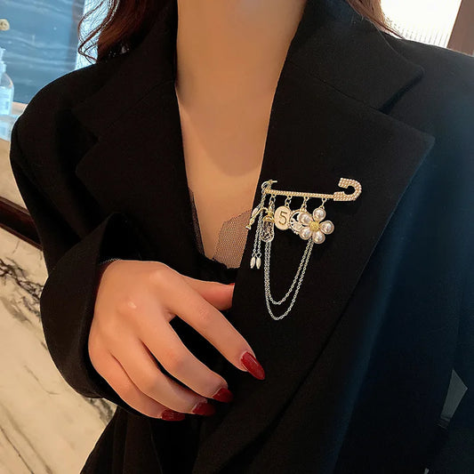 Luxury Fashion Pearl Flower CC Brooches for Women's clothing Number 5 Brooch Gift for Girl Friend Accessories For Jewelry