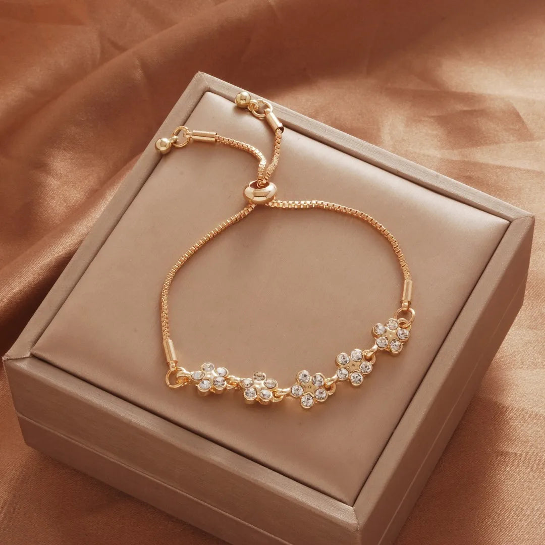 2025 New Korean Petal High-End Sensation Bracelet for Women Popular Student BFF Simple Ins Unique Design Personality Jewelry
