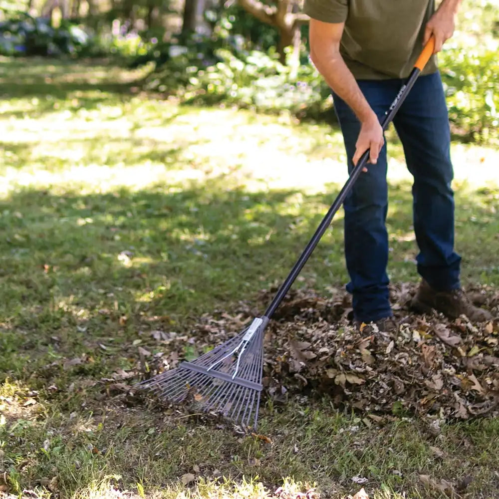 Hign-concerned Garden Rake With Metal Tines And Fiberglass Handle