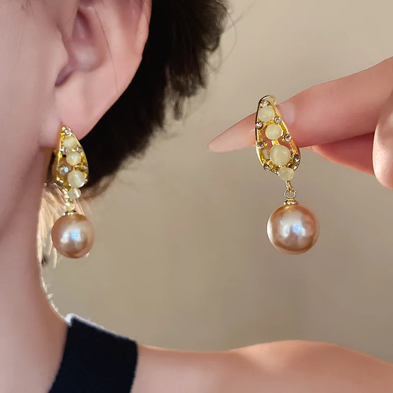 French Fashion Leaf Shaped Luxury Pendant Earrings for Women High-end Zircon Simulated Pearl Earrings Jewelry Accessories Gifts