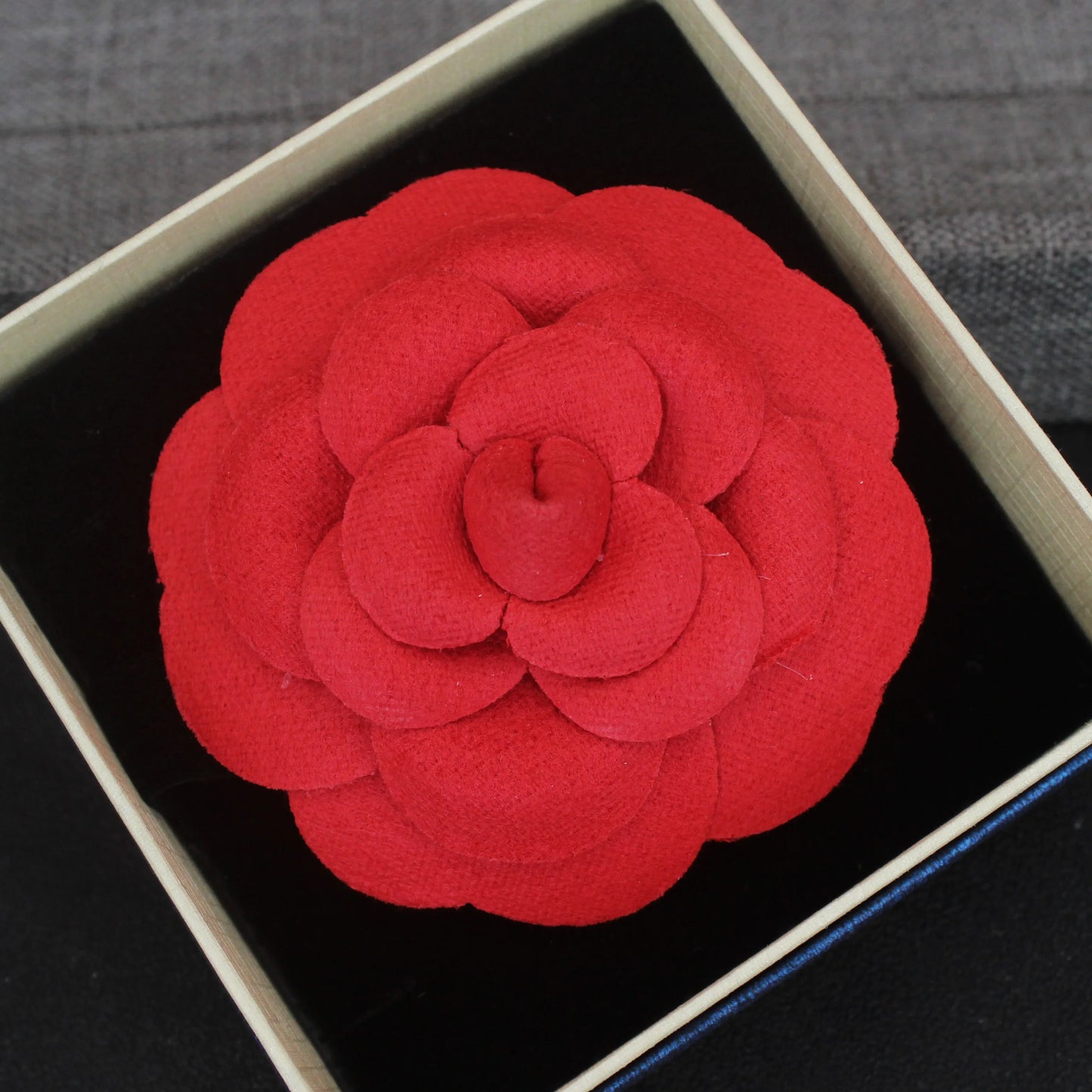 Big Fabric Camellia Brooch Luxury Imitation Wool Pin Brooches for Women Fashion Clothes Corsage Jewelry Accessories Wholesale