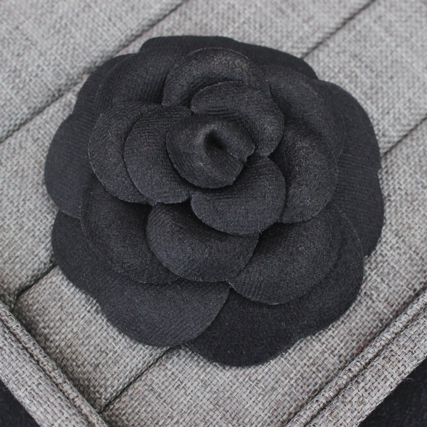 Big Fabric Camellia Brooch Luxury Imitation Wool Pin Brooches for Women Fashion Clothes Corsage Jewelry Accessories Wholesale