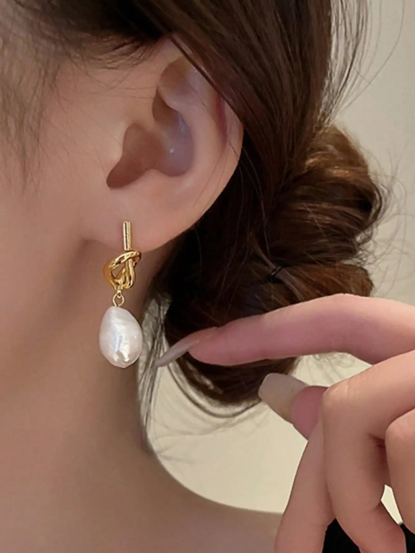 1 pair of knotted pearl minimalist stylish and elegant imitation pearl pendant earrings elegant luxury design earrings with a si