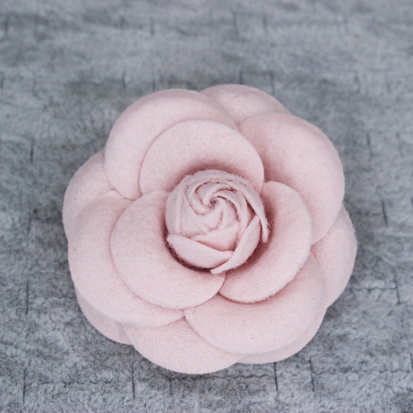 Big Fabric Camellia Brooch Luxury Imitation Wool Pin Brooches for Women Fashion Clothes Corsage Jewelry Accessories Wholesale