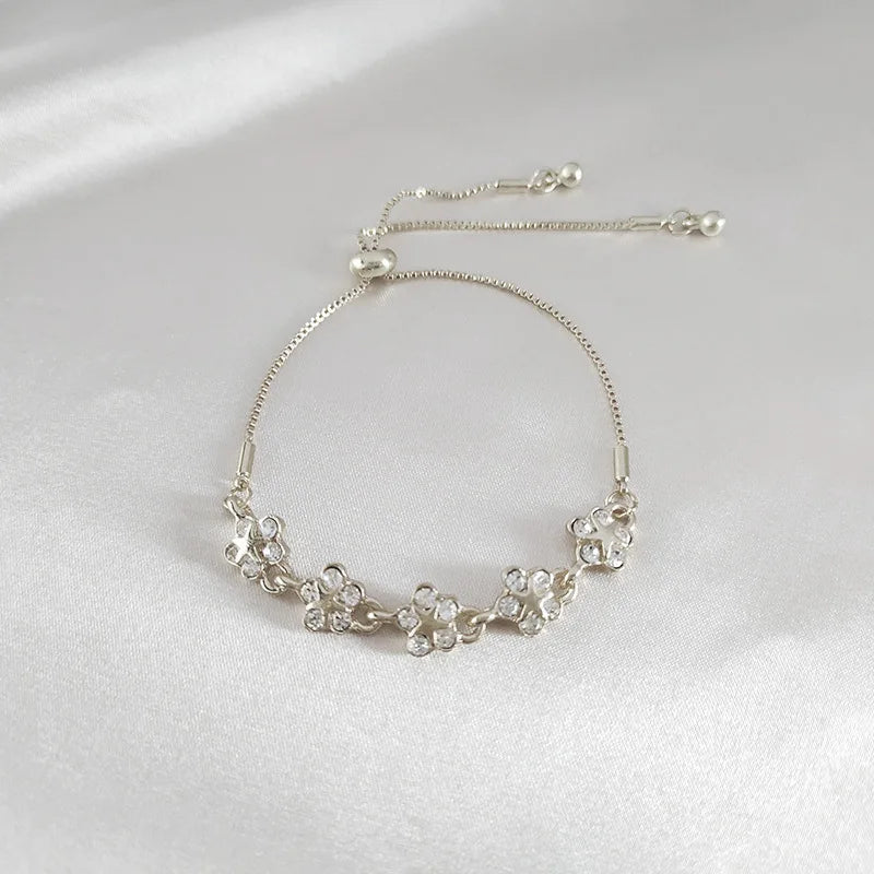 2025 New Korean Petal High-End Sensation Bracelet for Women Popular Student BFF Simple Ins Unique Design Personality Jewelry
