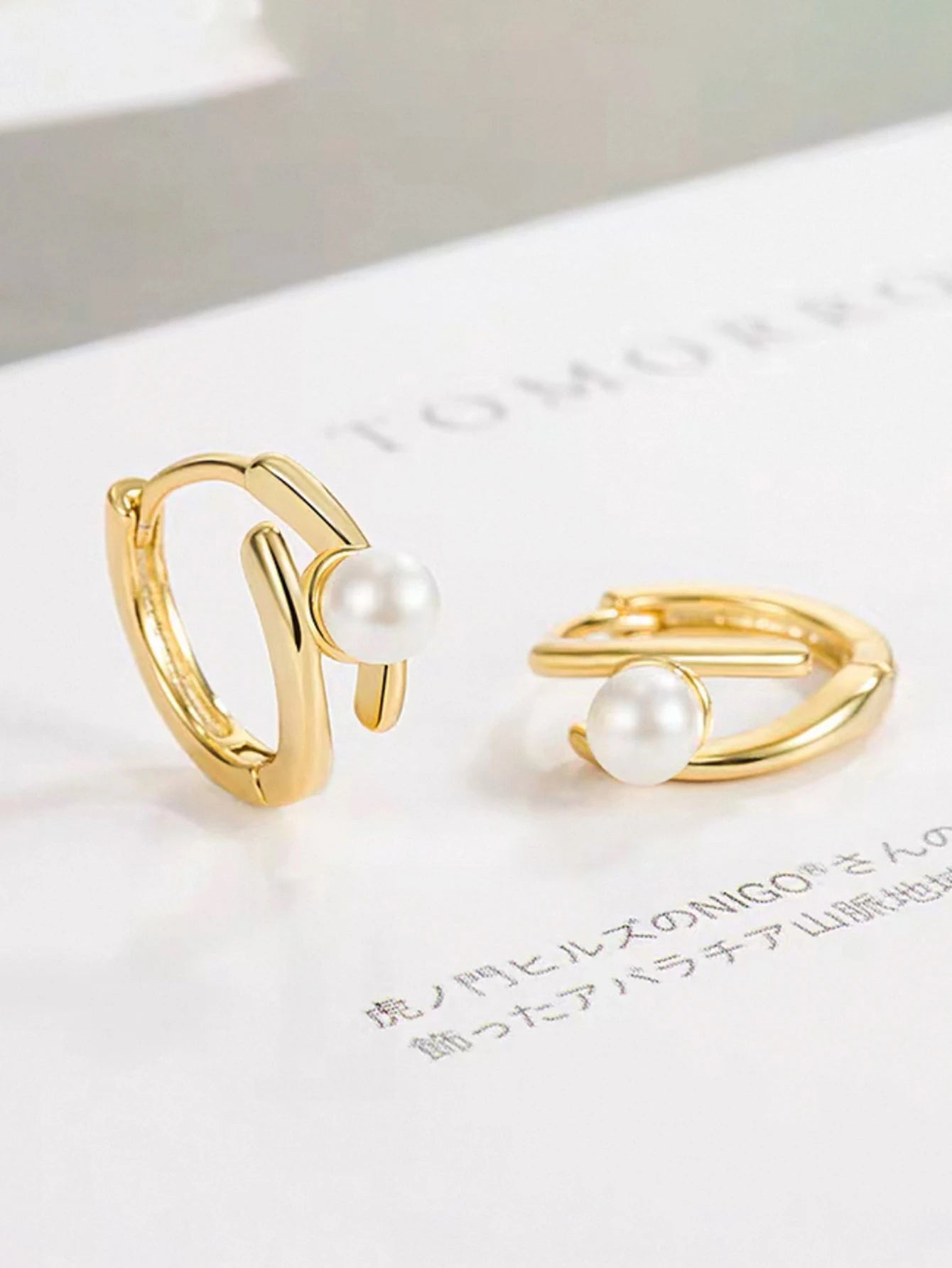 A pair of French gold double-layer pearl curved pearl double-strand earrings