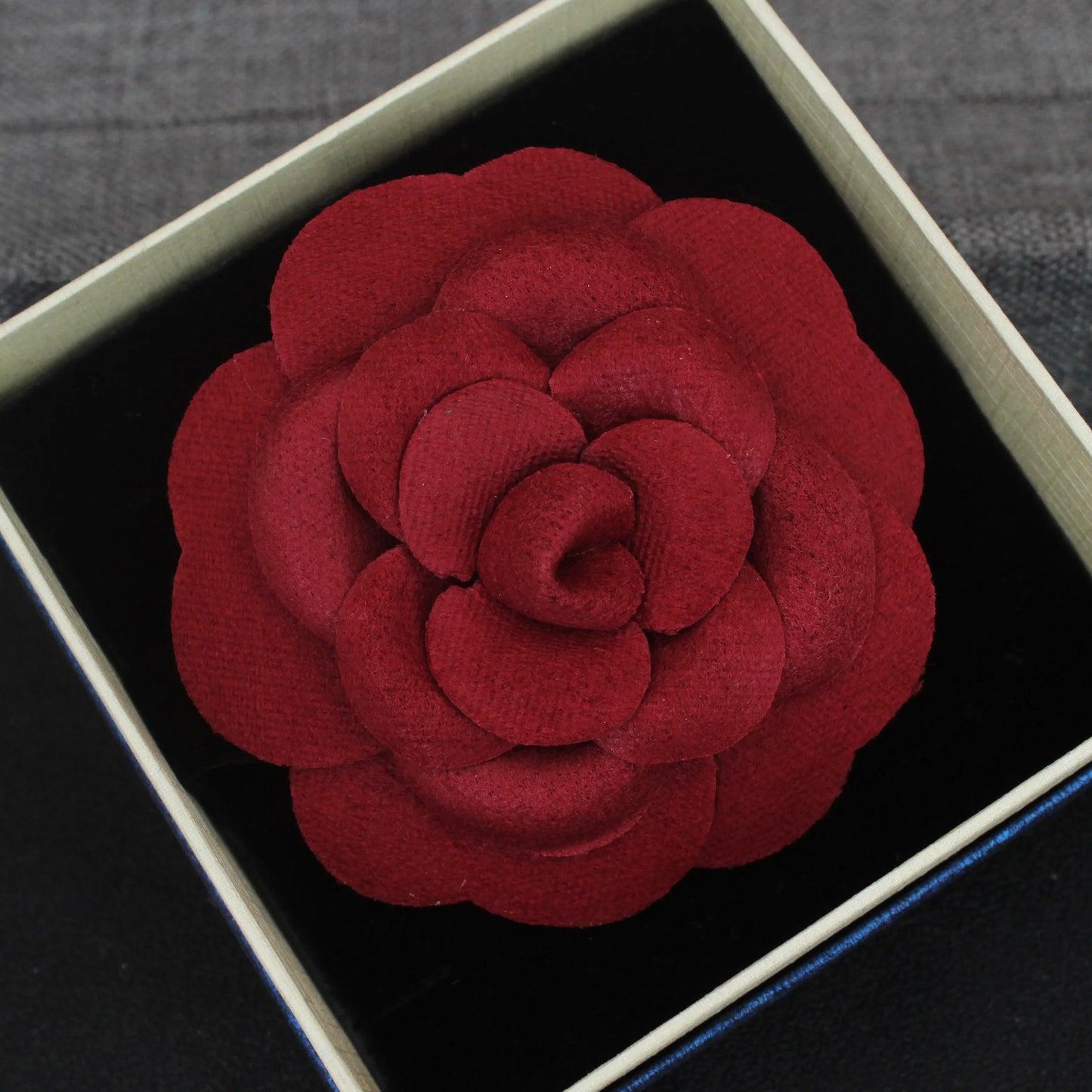 Big Fabric Camellia Brooch Luxury Imitation Wool Pin Brooches for Women Fashion Clothes Corsage Jewelry Accessories Wholesale